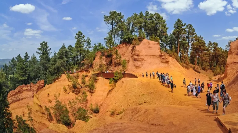 Roussillon: Un Viaje Inolvidable por los Paisajes de Ocre de la Provenza Francesa
