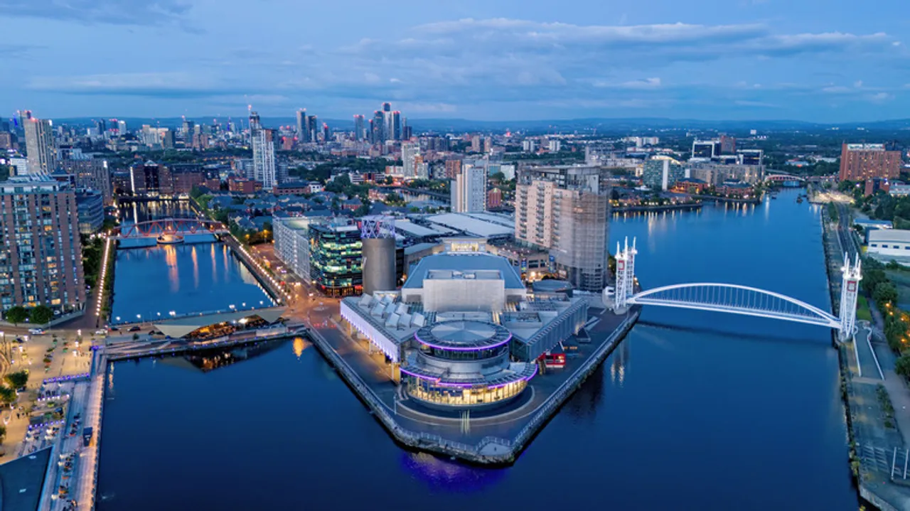 Salford: Descubre el Vibrante Centro Cultural Emergente de Inglaterra Cerca de Manchester