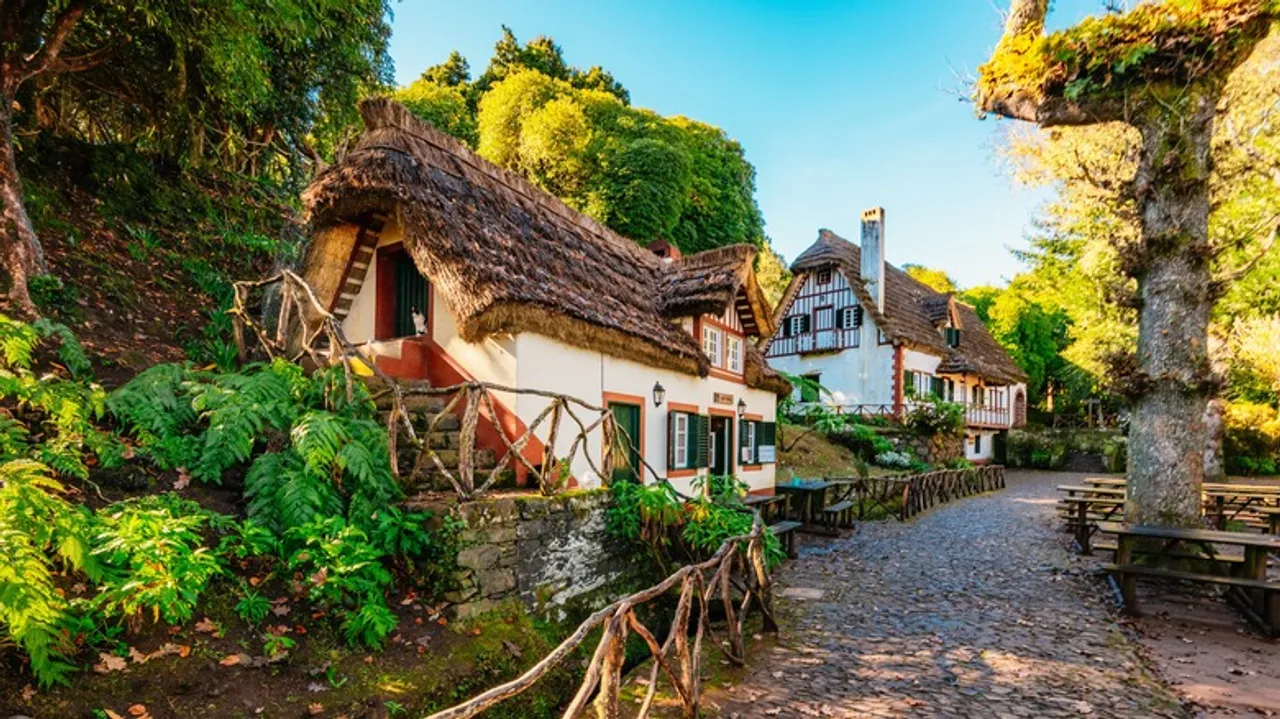 Santana, Madeira: Un Destino Evergreen de Cuento y Aventura Natural
