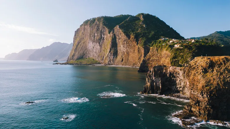 Santana, Madeira: Un Destino Evergreen de Cuento y Aventura Natural