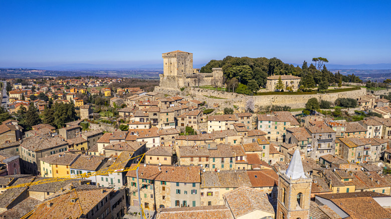 Sarteano: El Tesoro Oculto de la Toscana, Entre Historia Etrusca y Vinos Exquisitos