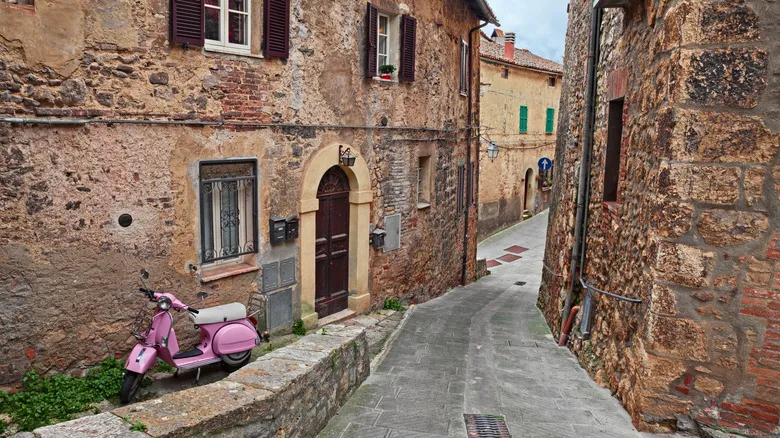 Sarteano: El Tesoro Oculto de la Toscana, Entre Historia Etrusca y Vinos Exquisitos