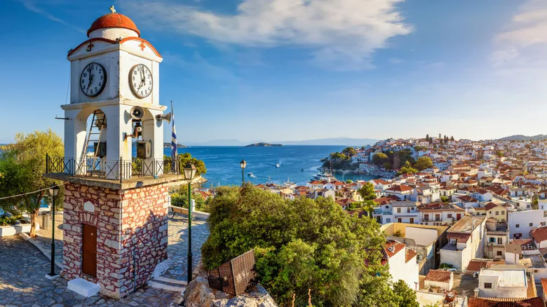 Skiathos, Grecia: Una Guía Completa para tu Viaje a una Isla Idílica y Accesible