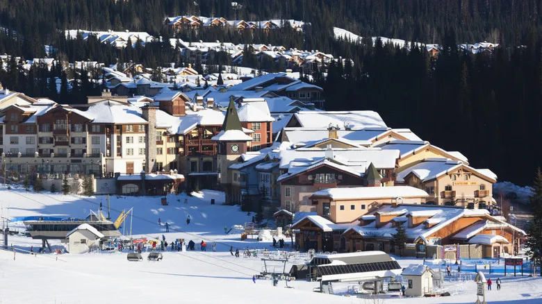 Sun Peaks Resort: La Joya Oculta de Esquí en Columbia Británica para Vacaciones Inolvidables