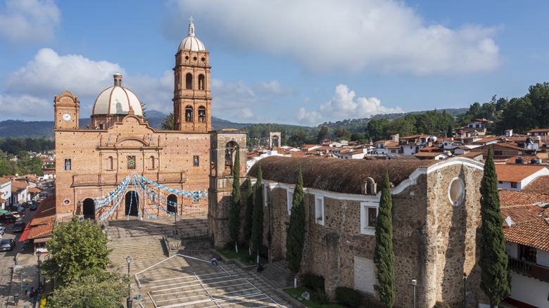 Tapalpa, Jalisco: Un Pueblo Mágico Imprescindible Más Allá de las Playas de México