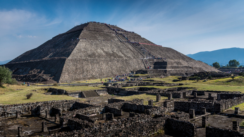 Teotihuacan: Misterios y Grandeza de la Ciudad Prehispánica de las Pirámides en México