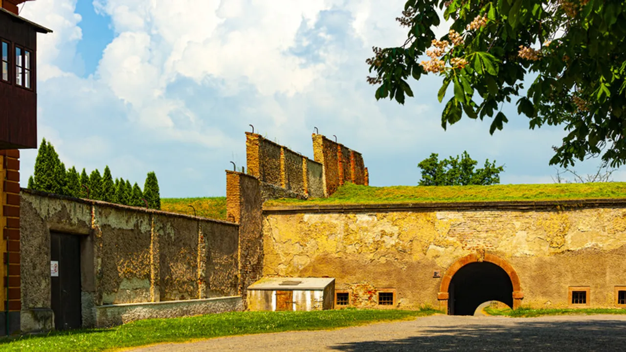 Terezín: Un Viaje Histórico al Corazón de la Memoria en la República Checa