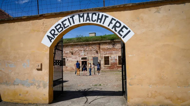Terezín: Un Viaje Histórico al Corazón de la Memoria en la República Checa