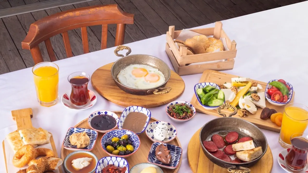 Van, Turquía: La Fascinante Capital Mundial del Desayuno y su Récord Culinario Único