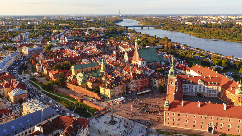 Varsovia: Descubre el París del Este – Un Destino Imperecedero Lleno de Historia y Encanto