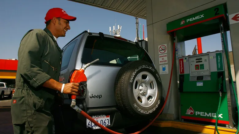 Viajar por México en Auto: Guía Definitiva para Cargar Gasolina sin Riesgos