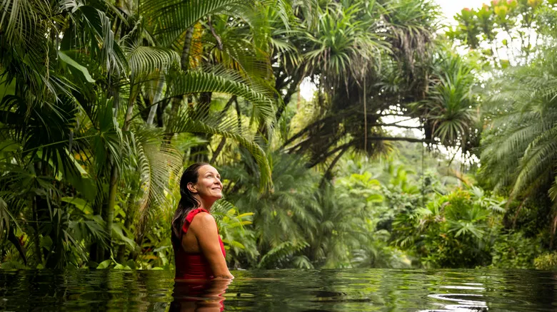 Viajar Sola: ¿Caribe o Centroamérica? La Guía Definitiva para Mujeres Aventureras