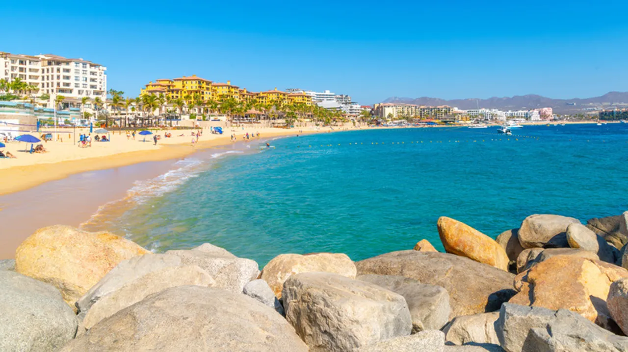 Viajes Seguros: Cómo Interpretar Alertas y Consejos para Destinos Turísticos Populares