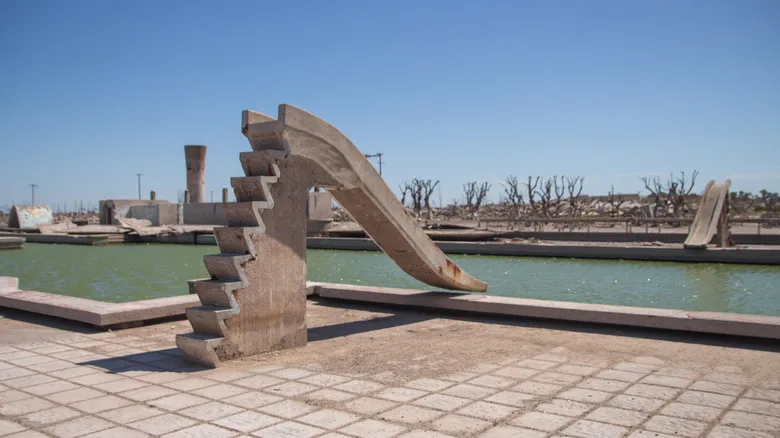 Villa Epecuén: El Fascinante Pueblo Fantasma Sumergido y Resurgido en Argentina
