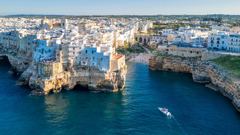 Villa Torre Bianca: Lujo y Tradición en el Corazón de la Apulia Italiana