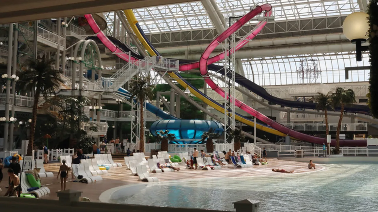 West Edmonton Mall: Un Megacentro de Diversión y Compras en Canadá