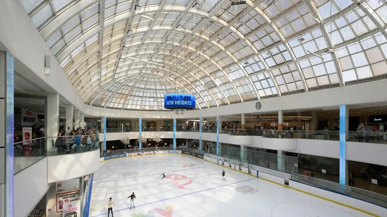 West Edmonton Mall: Un Megacentro de Diversión y Compras en Canadá