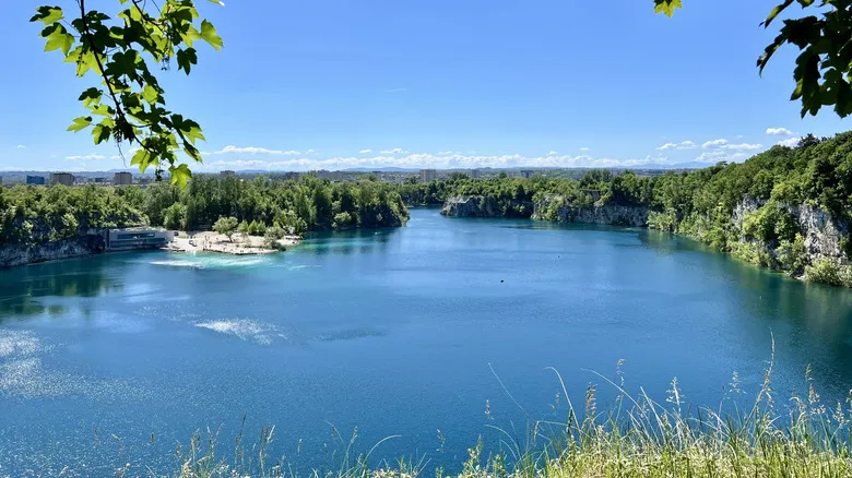 Zakrzowek: Descubre el Oasis de Aguas Cristalinas en Cracovia, Polonia